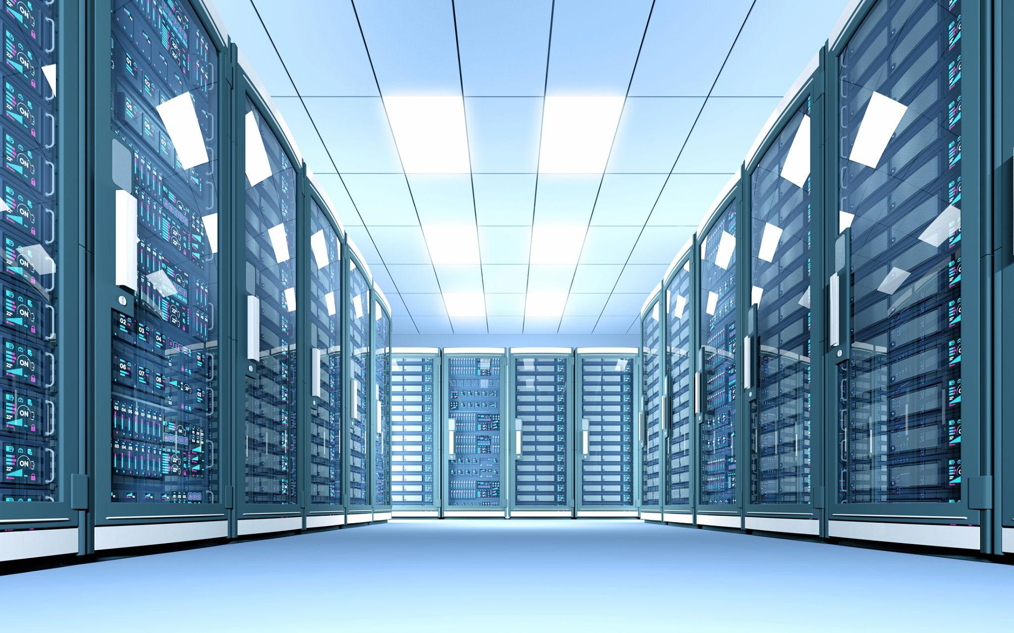 Ambiente técnico com rack e cabeamento estruturado